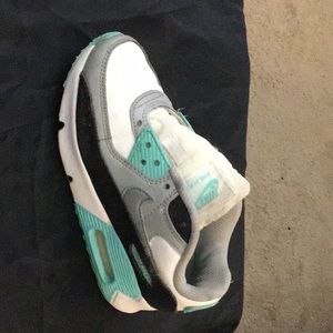 Gently Used female Air Max’s